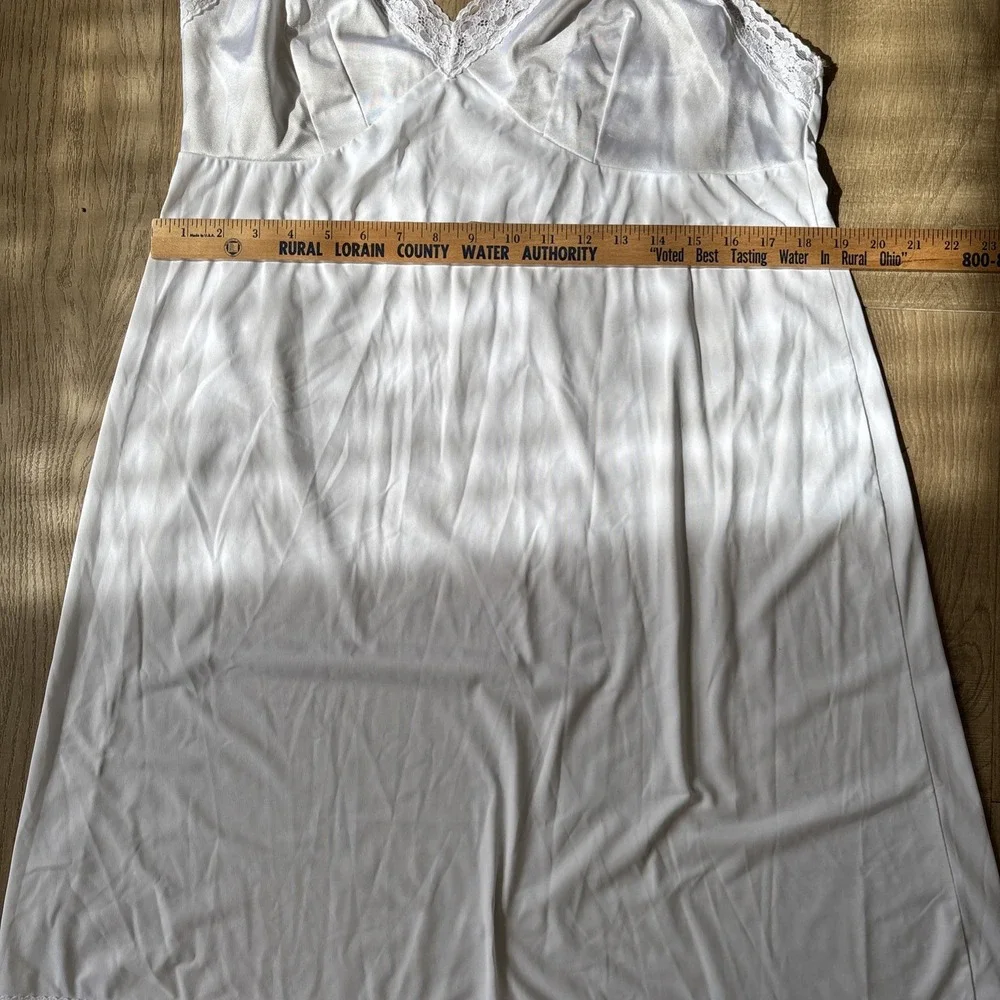 VNTG Vanity Fair Size 42 22
